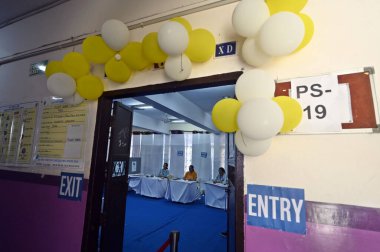 NEW DELHI, INDIA - 25 Mayıs 2024: Kendriya Vidyalaya Pushp Vihar Sektörü-3 'teki akıllı standın 25 Mayıs 2024' te Yeni Delhi, Hindistan 'da görülmesi. 