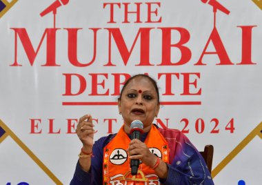 MUMBAI, INDIA - 8 Mayıs 2024: Mumbai Güney Shivsena (Shinde Grubu) adayı Yamini Jadhav, Mumbai Münazara-Seçim 2024 sırasında, IMC salonunda 8 Mayıs 2024 tarihinde Mumbai, Hindistan.