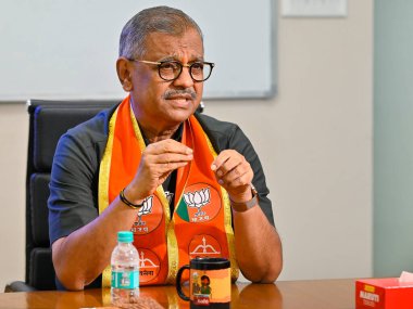 MUMBAI, INDIA - 6 Mayıs 2024: BJP Mumbai Merkez Lok Sabha Seast seçim bölgesi adayı ve avukat Ujjwal Nikam 6 Mayıs 2024 'te Hindistan, Mumbai' deki HT bürosuna verdiği röportajda.