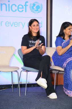 NEW DELHI, INDIA - 4 Mayıs 2024: Bollywood oyuncusu Kareena Kapoor Khan, 4 Mayıs 2024 tarihinde Hindistan 'ın Yeni Delhi kentinde UNICEF tarafından düzenlenen bir etkinlikte. UNICEF Hindistan Kareena Kapoor Khan 'ı Ulusal Büyükelçi olarak atadı.