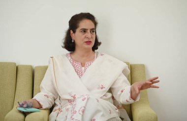 LUCKnow, INDIA - 18 Mayıs 2024: Kongre Genel Sekreteri Priyanka Gandhi Vadra Hindustan Times ile Raebareli 'deki evinde yaptığı özel röportajda