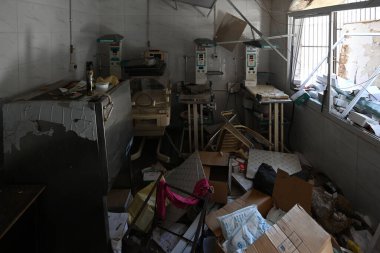 YENİ DELHI, INDIA - 26 Mayıs 2024 'te Hindistan' ın Yeni Delhi kentinde Vivek Vihar çocuk hastanesinde 7 yeni doğan bebeğin büyük bir yangın sonucu öldüğü hastanenin içerisi.