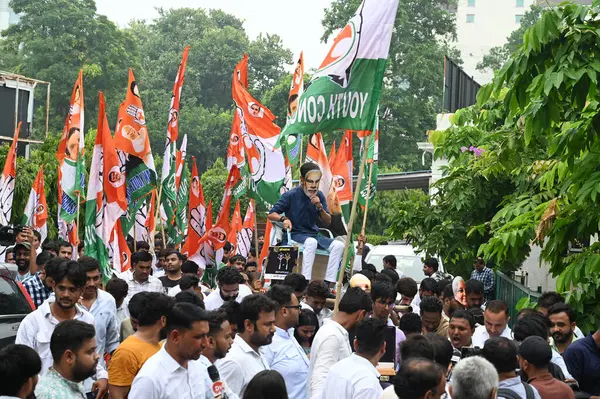 stock image NEW DELHI, INDIA - JULY 26, 2024: Members of Indian Youth Congress protesting against Central Govt's Kursi Bachao Budget at outside the Shastri Bhawan, at Dr. Rajendra Prasad Road on July 26, 2024 in New Delhi, India. 