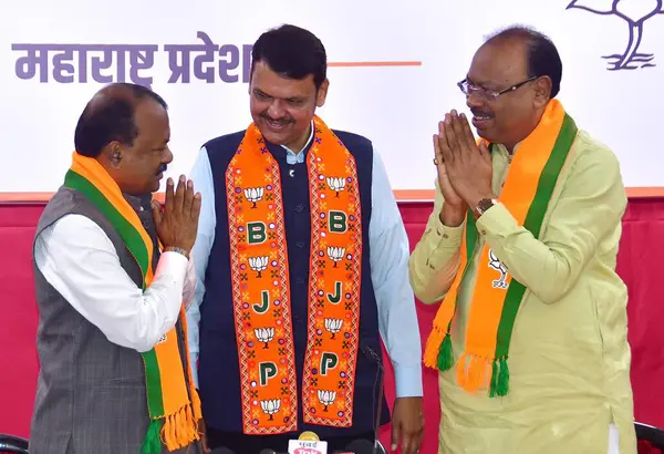 stock image MUMBAI, INDIA - MAY 7, 2024: Rajendra Gavit of Shiv Sena joined BJP in the presence of Maharashtra Deputy CM Devendra Fadnavis along with Chandrashekhar Krishnarao Bawankule and other dignitaries on May 7, 2024 in Mumbai, India.