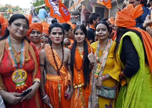 stock image NEW DELHI, INDIA - MAY 8, 2024: Artists dressed as lord Ram Sita campaign for BJP candidate from East Delhi Lok Sabha Seat Harsh Malhotra at a Road show, in Kalyanpuri, on May 8, 2024 in New Delhi, India.