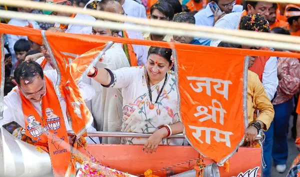 stock image NEW DELHI, INDIA - MAY 23: Union minister Smriti Irani with BJP leader Vijender Gupta, Harsh Malhotra during the election campaign Road show for BJP candidate from East Delhi Lok Sabha Harsh Malhotra, at Radhey Shyam Park in Jagat Puri on 