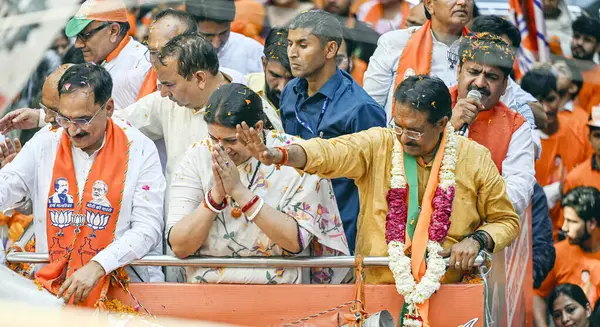 stock image NEW DELHI, INDIA - MAY 23: Union minister Smriti Irani with BJP leader Vijender Gupta, Harsh Malhotra during the election campaign Road show for BJP candidate from East Delhi Lok Sabha Harsh Malhotra, at Radhey Shyam Park in Jagat Puri on 