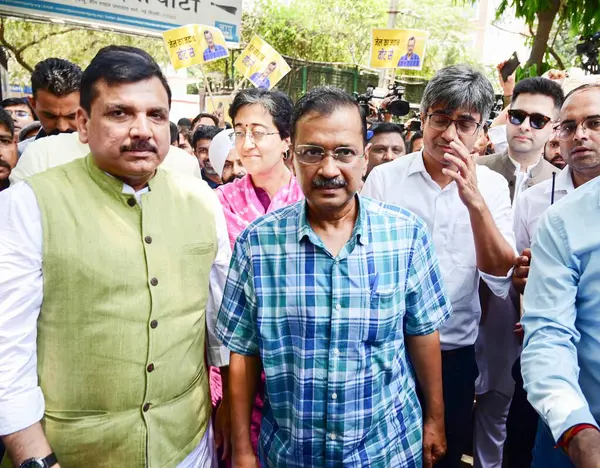 stock image NEW DELHI, INDIA - MAY 19, 2024: Delhi CM Arvind Kejriwal, Delhi Ministers Saurabh Bharadwaj, Rajya Sabha MP Sanjay Singh, Raghav Chaddha and party workers led a protest march to BJP HQ at DDU Marg by AAP senior leaders from AAP Party HQ