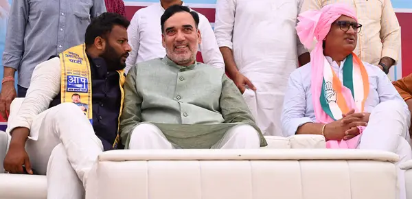 stock image NEW DELHI, INDIA - MAY 23, 2024:  India alliance joint Lok Sabha Candidate Kuldeep Kumar during the Maha Panchayat along with Senior AAP and Congress Leaders Gopal Rai, Sanjay Singh, Former DPCC President Anil Choudhary at Ghazipur village