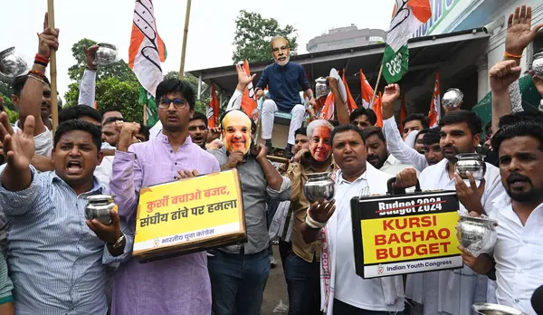 stock image NEW DELHI, INDIA - JULY 26, 2024: Members of Indian Youth Congress protesting against Central Govt's Kursi Bachao Budget at outside the Shastri Bhawan, at Dr. Rajendra Prasad Road on July 26, 2024 in New Delhi, India. 