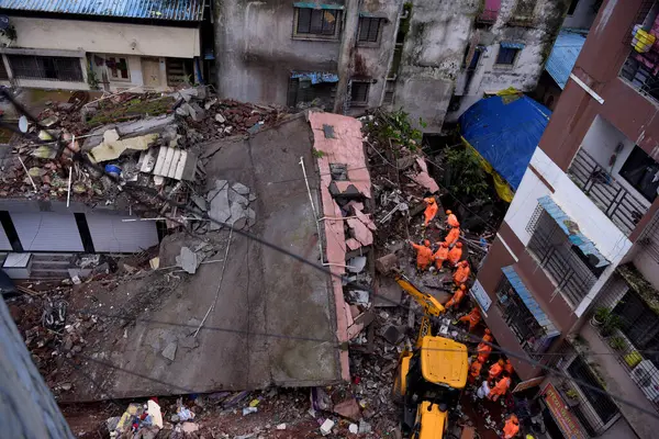 stock image NAVI MUMBAI, INDIA - JULY 27, 2024: A tragic incident occurred early Saturday morning in CBD Belapur area when a three-storey residential building collapsed, resulting in the death of three individuals and injuries to two others