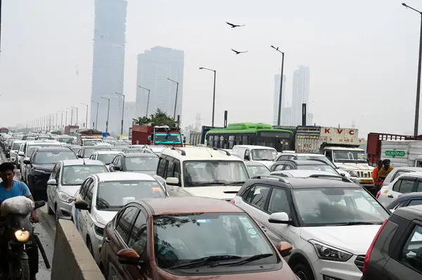 stock image NEW DELHI, INDIA - JULY 27, 2024: The arrival of Kanwariyas at Kalindi Kunj border caused a traffic jam, on July 27, 2024 in New Delhi, India. The Kanwar Yatra is an annual pilgrimage of Lord Shiva's devotees. During the Kanwar season.