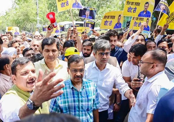 stock image NEW DELHI, INDIA - MAY 19, 2024: Delhi CM Arvind Kejriwal, Delhi Ministers Saurabh Bharadwaj, Rajya Sabha MP Sanjay Singh, Raghav Chaddha and party workers led a protest march to BJP HQ at DDU Marg by AAP senior leaders from AAP Party HQ