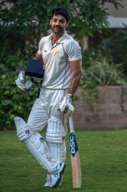 MUMBAI, INDIA - 4 Mayıs 2024: Bollywood oyuncusu Karan Wahi, 4 Mayıs 2024 tarihinde Hindistan 'ın Mumbai kentinde yayınlanan özel bir röportajda poz verdi.