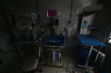 NEW DELHI, INDIA - 26 Mayıs 2024 'te Hindistan' ın Yeni Delhi kentinde Vivek Vihar çocuk hastanesinde 7 yeni doğan bebeğin büyük bir yangın sonucu öldüğü hastanenin içeriden görüntüsü.