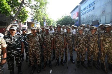 NEW DELHI, INDIA - 28 Temmuz 2024 'te, Hindistan' ın Yeni Delhi kentinde, 28 Temmuz 2024 'te, koçluk merkezinin bodrumunda, dün gece 3 öğrenci öldükten sonra, Karol Bagh' da güvenlik önlemleri alındı.. 