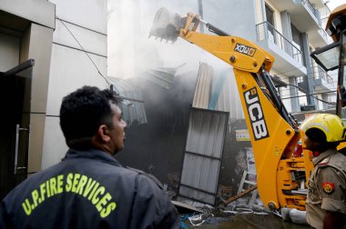 26 Mayıs 2024 'te Hindistan' ın Noida kentindeki 65. Sektör 'deki bir ihracat giysi fabrikasındaki yangını itfaiye personeli söndürdü. İki saat süren aralıksız çabaların ardından altı kadar itfaiye aracı olay yerine koştu ve alevleri söndürdü..