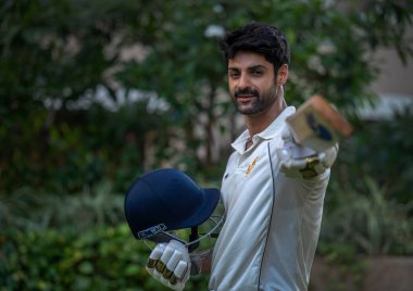 MUMBAI, INDIA - 4 Mayıs 2024: Bollywood oyuncusu Karan Wahi, 4 Mayıs 2024 tarihinde Hindistan 'ın Mumbai kentinde yayınlanan özel bir röportajda poz verdi.
