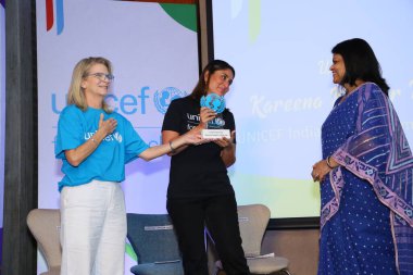 NEW DELHI, INDIA - 4 Mayıs 2024: Bollywood oyuncusu Kareena Kapoor Khan, 4 Mayıs 2024 tarihinde Hindistan 'ın Yeni Delhi kentinde UNICEF tarafından düzenlenen bir etkinlikte. UNICEF Hindistan Kareena Kapoor Khan 'ı Ulusal Büyükelçi olarak atadı.