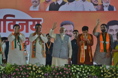 KALYAN, INDIA - 15 Mayıs 2024: Başbakan Narendra Modi, Shiv Sena ve BJP Kalyan ve bhiwandi Lok Sabha adayları Shrikant shinde (Shiv Sena Shinde kamp kalyan) ve Kapil pati (BJP bhiwandi )