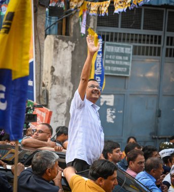 NEW DELHI, INDIA - 15 Mayıs 2024: Delhi CM Arvind Kejriwal, INDIA İttifak Kongre Adayları seçim kampanyası kapsamında, Chandni Chowk Chowk Seçmenleri 'nden GT Karnal Road' daki Loksabha Seçimleri için JP Aggarwal