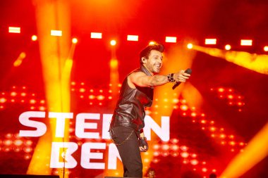 NEW DELHI, INDIA - 10 Mayıs: Şarkıcı Stebin Ben, SRCC 'nin Kuzey Kampüsü, Delhi Üniversitesi' ndeki üç günlük festivalinin son gününde 10 Mayıs 2024 'te Yeni Delhi, Hindistan' da sahne alıyor. 
