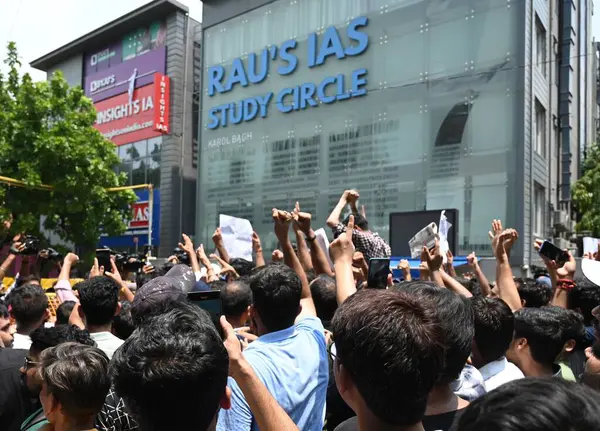 stock image NEW DELHI, INDIA - JULY 28, 2024: Student UPSC aspirants protest out side Rau's Study Circle against the incident of last night flooding which claims three students lives at Old Rajinder Nagar, on July 28, 2024 in New Delhi, India. 