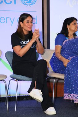 NEW DELHI, INDIA - 4 Mayıs 2024: Bollywood oyuncusu Kareena Kapoor Khan, 4 Mayıs 2024 tarihinde Hindistan 'ın Yeni Delhi kentinde UNICEF tarafından düzenlenen bir etkinlikte. UNICEF Hindistan Kareena Kapoor Khan 'ı Ulusal Büyükelçi olarak atadı.