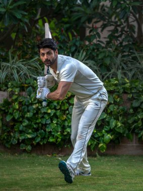 MUMBAI, INDIA - 4 Mayıs 2024: Bollywood oyuncusu Karan Wahi, 4 Mayıs 2024 tarihinde Hindistan 'ın Mumbai kentinde yayınlanan özel bir röportajda poz verdi.