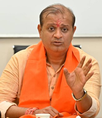 MUMBAI, INDIA - 29 Nisan 2024: Mihir Kotecha, Mulund 'dan Bharatiya Janata Partisi (BJP) milletvekili, Mumbai Kuzey Doğu Lok Sabha Seçmenliği için adaylığını koydu. 