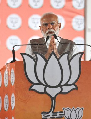 NORTH 24 PARGANAS, INDIA - 6 Mart 2024: Başbakan Narendra Modi 18 Mayıs 2024 tarihinde Yeni Delhi, Hindistan 'da düzenlenen Loksabha seçim kampanyası mitinginde