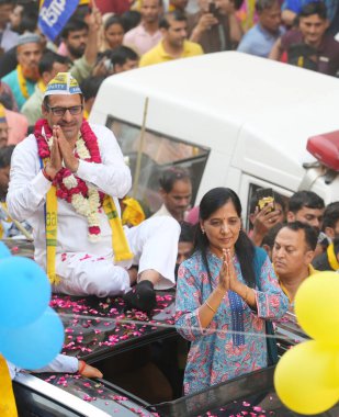 Sunita Kejriwal, wife of Delhi CM Arvind Kejriwal, greets the crowd during the roadshow for the upcoming Lok Sabha Elections, at village Deoli near Sangam Vihar, on May 5, 2024 in New Delhi, India.  clipart