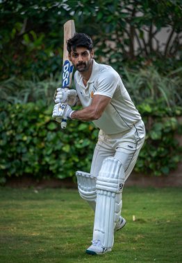 MUMBAI, INDIA - 4 Mayıs 2024: Bollywood oyuncusu Karan Wahi, 4 Mayıs 2024 tarihinde Hindistan 'ın Mumbai kentinde yayınlanan özel bir röportajda poz verdi.