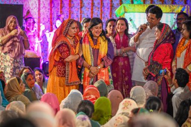 NEW DELHI, INDIA - 6 Mayıs 2024: Yeni Delhi seçim bölgesinden BJP adayı Bansuri Swaraj, 6 Mayıs 2024 'te Hindistan' ın Yeni Delhi kentinde Güney Uzantısı 1..