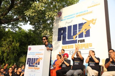 NEW DELHI, INDIA - 8 Mayıs 2024: Bollywood Aktörü RajKummar Rao, 8 Mayıs 2024 tarihinde Yeni Delhi, Hindistan 'da bulunan Kuzey Kampüsü, Delhi Üniversitesi' ndeki Viksit Bharat Run 'a katıldı.