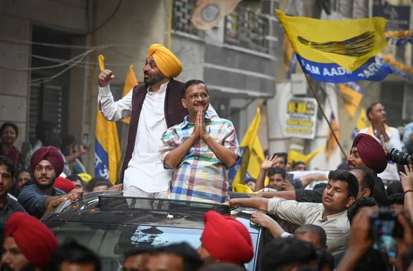 stock image NEW DELHI, INDIA - MAY 12, 2024: Delhi CM Arvind Kejriwal along with Bhagwant Mann, Chief Minister of Punjab seen during a roadshow in support of AAPs Candidate from New Delhi Constituency, Somnath Bharti for upcoming Lok Sabha elections