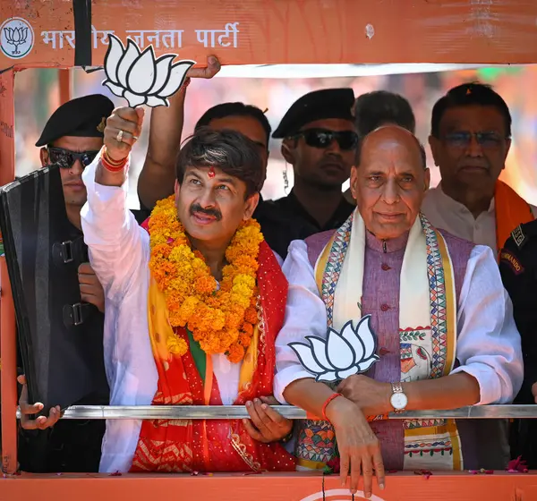 stock image NEW DELHI, INDIA - MAY 1, 2024: BJP Candidate from North East Delhi Lok Sabha Constituency Manoj Tiwari along with Defense Minister Rajnath Singh conducts a roadshow before filing his nomination for upcoming elections at Yamuna Vihar on May 1, 2024 