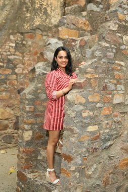 NEW DELHI, INDIA - 13 Nisan 2024: Bollywood oyuncusu Apoorva Arora, 13 Nisan 2024 tarihinde Hindistan 'ın Yeni Delhi kentinde, HT City ile özel bir röportaj ve özel çekim sırasında poz verdi.