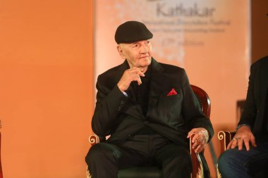 NEW DELHI, INDIA - 17 Mart 2024: Bollywood oyuncusu Prem Chopra 17. Kathakar Uluslararası Hikaye Anlatanları Festivali sırasında Delhis Bharat Mandapam, Pragati Meydan, 17 Mart 2024 tarihinde Yeni Delhi, Hindistan