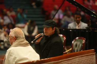 NEW DELHI, INDIA - 17 Mart 2024: Bollywood şarkıcısı Mohit Chauhan 17. Kathakar Uluslararası Hikayeciler Festivali sırasında Delhis Bharat Mandapam, Pragati Meydan, 17 Mart 2024 tarihinde Yeni Delhi, Hindistan