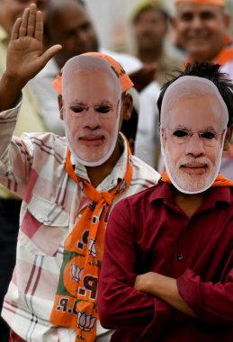 NEW DELHI, INDIA - 13 Nisan 2024: İnsanlar, Birlik İçişleri Bakanı Amit Şah 'ın 13 Nisan 2024 tarihinde Hindistan' ın Yeni Delhi kentinde gerçekleştirdiği 33.. 