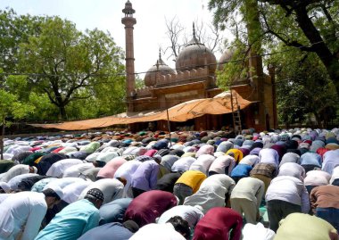 NEW DELHI, INDIA - 5 Nisan 2024: Geçen Cuma SUNEHRI MASJID 'de Namaz, 5 Nisan 2024' te Yeni Delhi, Hindistan 'da Kızıl Kale yakınlarında. (Fotoğraf: Vipin Kumar / Hindustan Times)