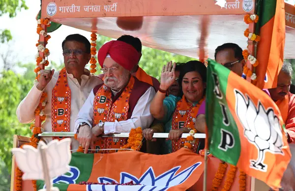 NEW DELHI, INDIA - 30 APRIL: Yeni Delhi BJP adayı Bansuri Swaraj 'ın Adaylık Mitingi, Birlik Bakanı Sardar Hardeep Singh Puri, Delhi BJP Başkanı Virendra Sachdeva, Delhi BJP Sorumlu Om Prakash Dhankar ve diğer liderler 