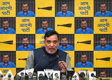 NEW DELHI, INDIA - APRIL 6, 2023: AAP Genel Başkanı ve Delhi Kabine Bakanı Gopal Rai, seçim komisyonuna yaptığı açıklamada, seçim kurulunu Bharatiya Janata Partisi 'nin (BJP) emriyle çalışmakla suçladı.)