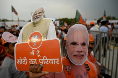 NEW DELHI, INDIA - 13 Nisan 2024: İnsanlar, Birlik İçişleri Bakanı Amit Şah 'ın 13 Nisan 2024 tarihinde Hindistan' ın Yeni Delhi kentinde gerçekleştirdiği 33.. 