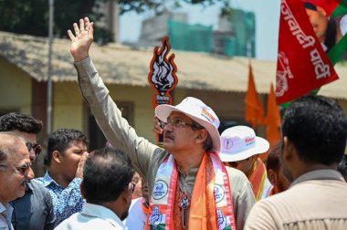 MUMBAI, INDIA - APRIL 27, 2024: Anil Desai, a candidate of Mahavikas Aghadi from Mumbai South Central constituency, visited the sewri area as part of his election campaign, on April 27, 2024 in Mumbai, India. clipart