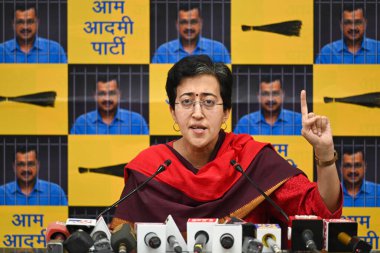 NEW DELHI, INDIA - 6 Nisan: AAP lideri ve Delhi Kabine Bakanı Atishi, seçim komisyonuna yaptığı açıklamada, seçim kurulunu Bharatiya Janata Partisi 'nin (BJP) emriyle Parti Genel Merkezi' nde çalışmakla suçladı.