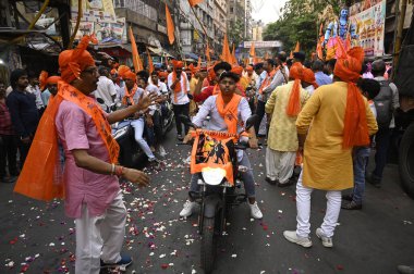 KOLKATA, INDIA - 17 Nisan: Hindu dindarlar, 17 Nisan 2024 tarihinde Hindistan 'ın Kolkata kentinde düzenlenen Ram Navami festivaline katılmak için dini bir törene katıldılar..