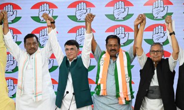 NEW DELHI, INDIA - APRIL 2, 2024: Muzaffarpur 'dan Lok Sabha BJP Milletvekili Ajay Nishad Meclis Başkanlığı, Bihar Mohan Prakash, Başkan, Medya ve Haberleşme Dairesi Pawan Khera, MP & Bihar PCC Başkanı Akhilesh Prasad Singh.