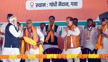 GAYA, INDIA - 16 Nisan: Başbakan Narendra Modi, Lok Sabha seçimleri için 16 Nisan 2024 tarihinde Hindistan 'ın Gaya kentinde yapılan seçim toplantısında NDA liderleriyle birlikte.